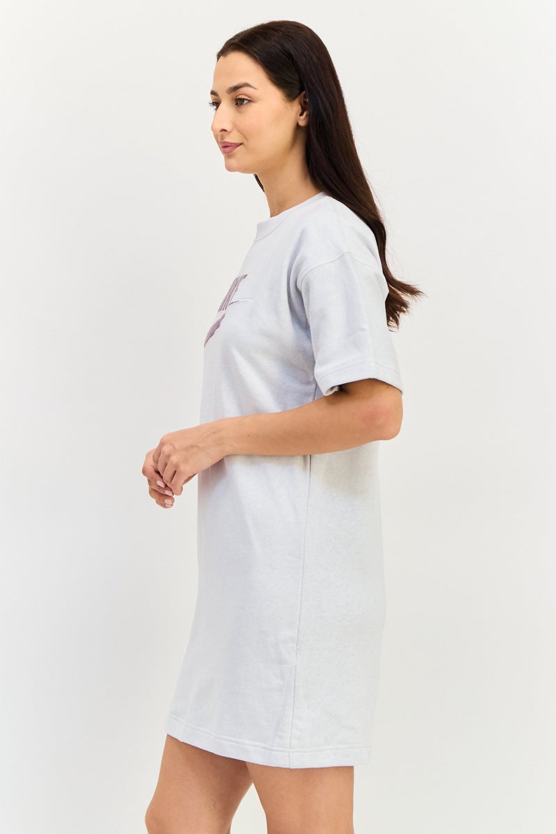 Nike فستان رياضي نسائي بأكمام قصيرة للخارج، لافندر - Image 2